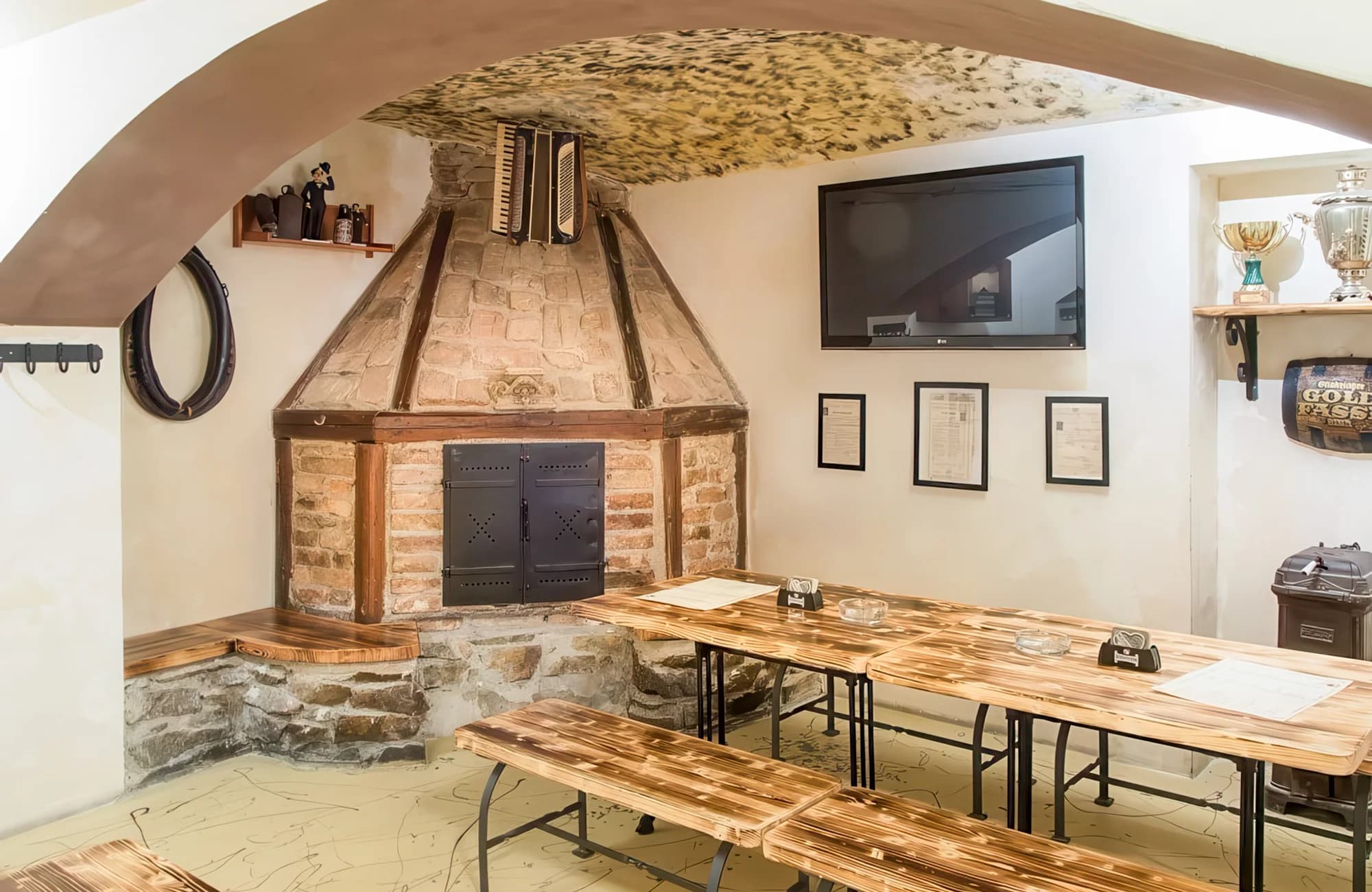 Miniburgerová hostina pro dva ve vyhlášené pivnici: trhané vepřové a hovězí