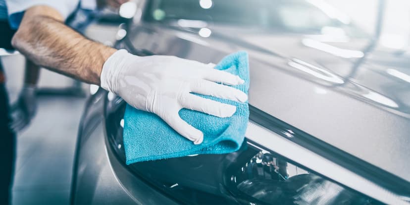 Ruční čištění karoserie s tepováním sedaček a vyleštěním laku
