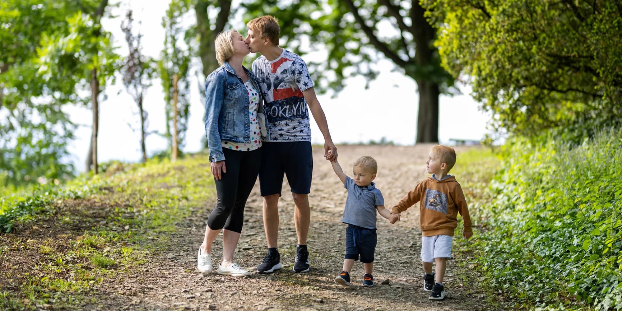 Exteriérové nebo ateliérové focení: portrétní, párové, rodinné i s mazlíčkem, 5–12 fotografií