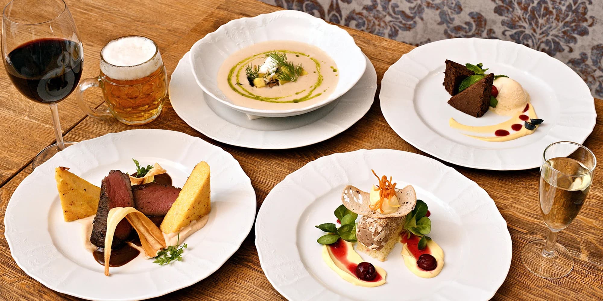 4chodové menu v Chateau Ctěnice i s neomezenou konzumací vína a piva pro 1–2 osoby