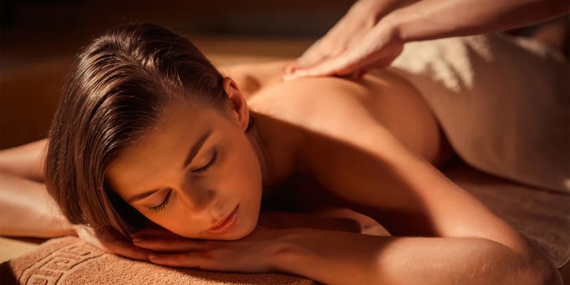Levandulová, relaxační i lymfatická masáž těla nebo thajská masáž hlavy s liftingem