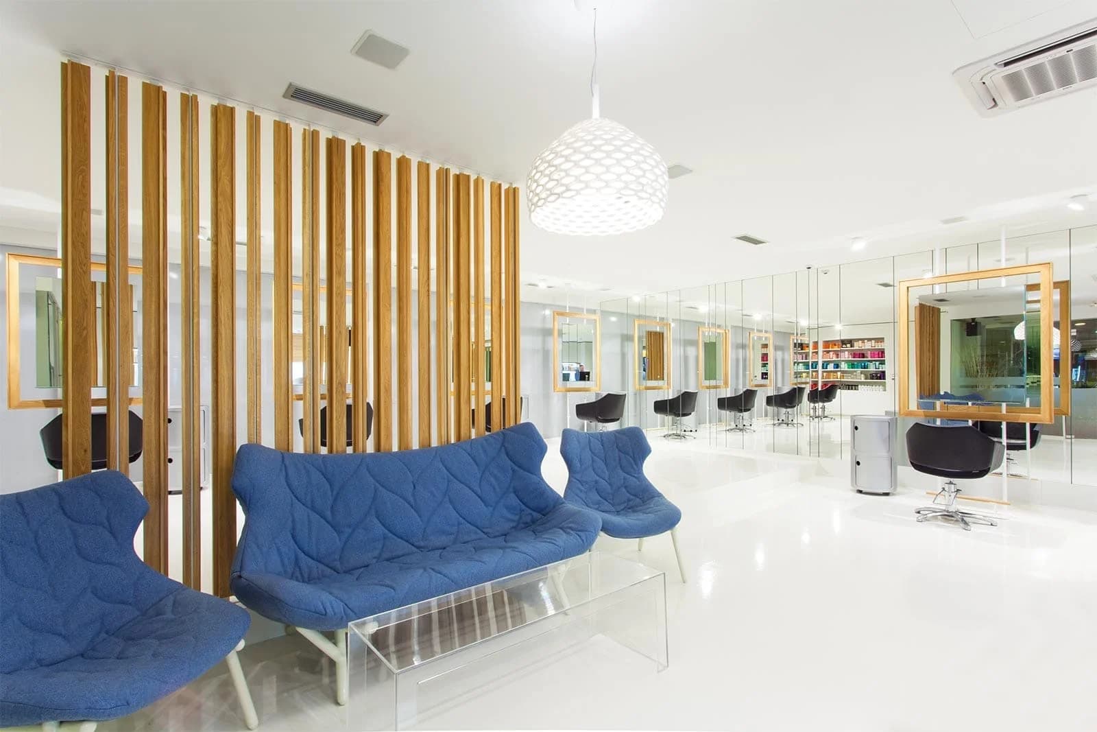 Vraťte vlasům život: dámský střih, výživa, melír či barvení pro všechny délky vlasů