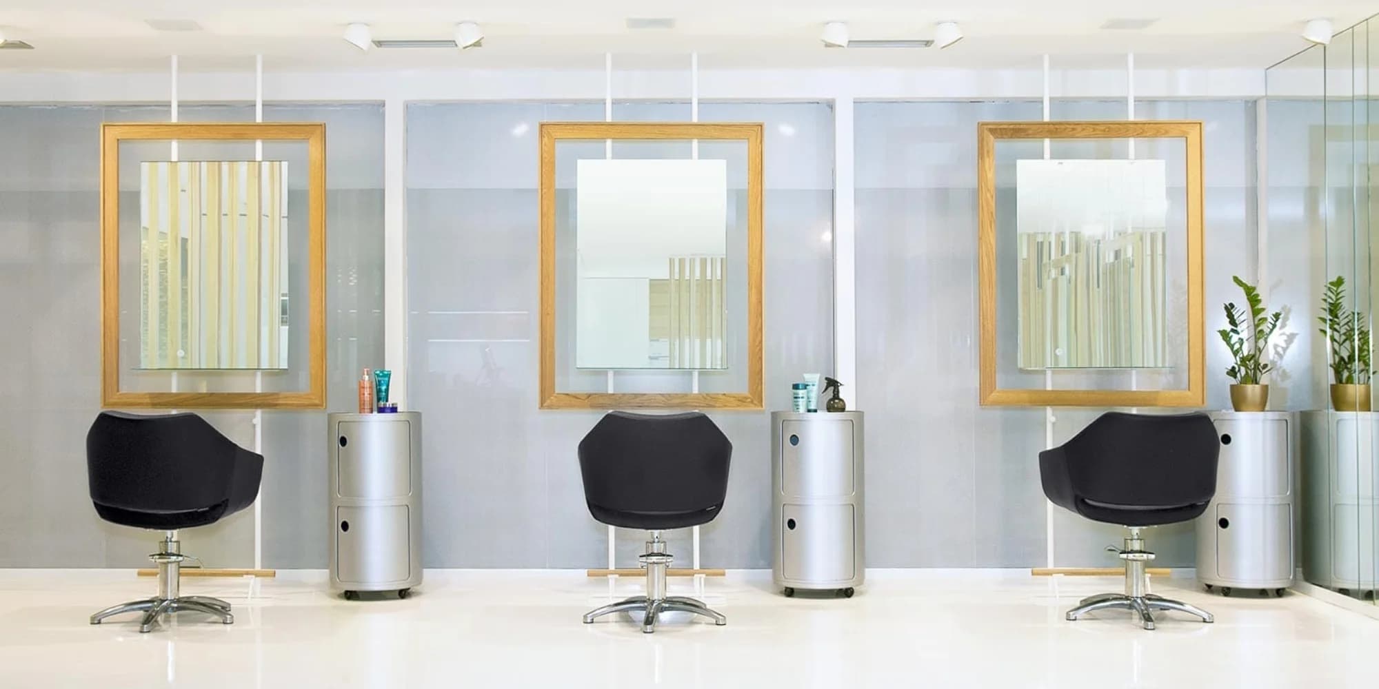 Vraťte vlasům život: dámský střih, výživa, melír či barvení pro všechny délky vlasů