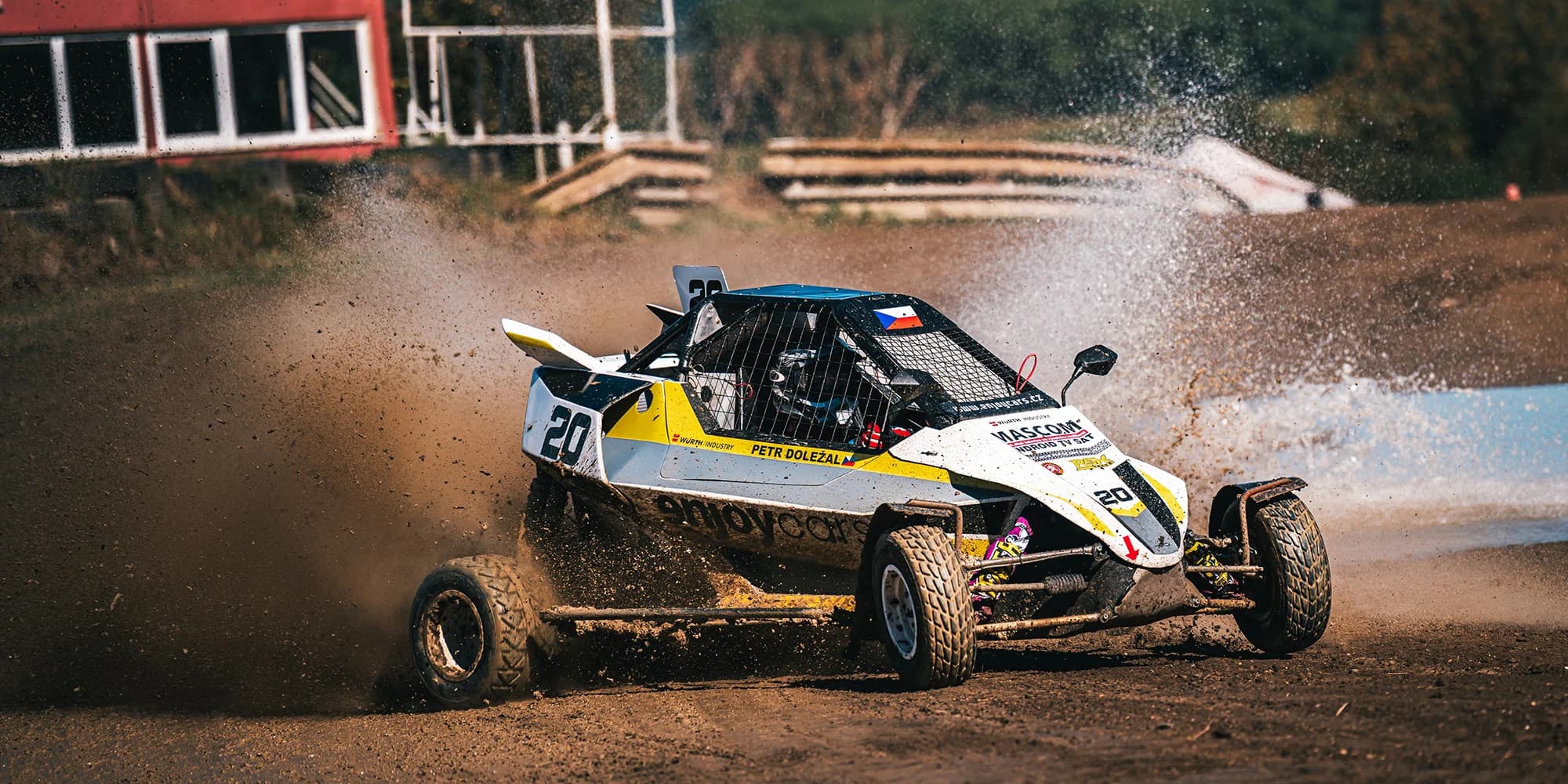 Jízda ve speciální závodní buggy Kartcross na 4 tratích po celé ČR i s certifikátem, záznamem a občerstvením