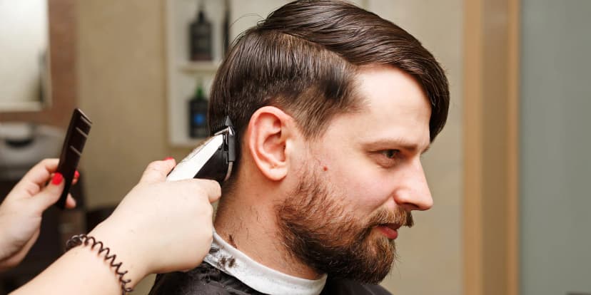 Profesionální pánský střih se závěrečným stylingem