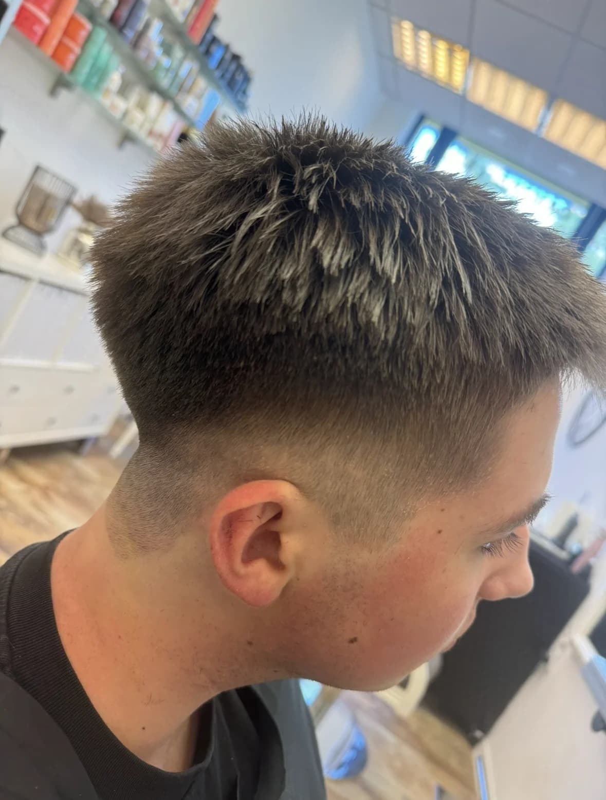 Profesionální pánský střih se závěrečným stylingem