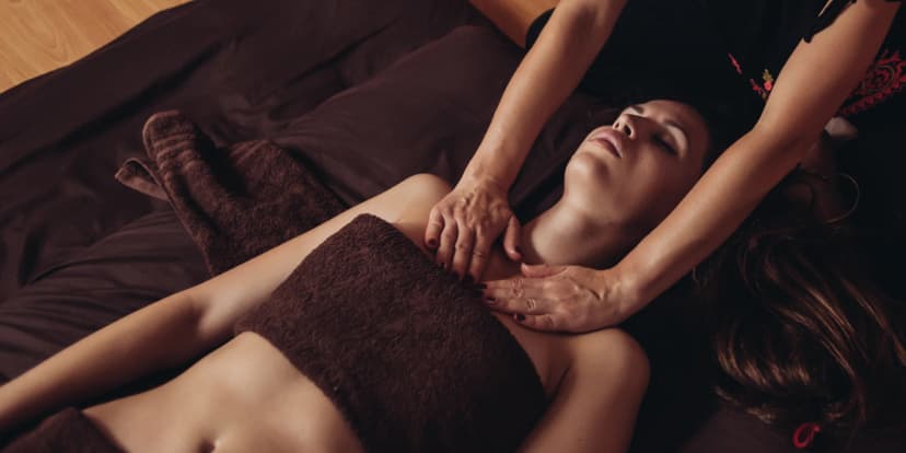 Smyslná tantrická masáž celého těla: 60 nebo 90 min. pro muže i ženy