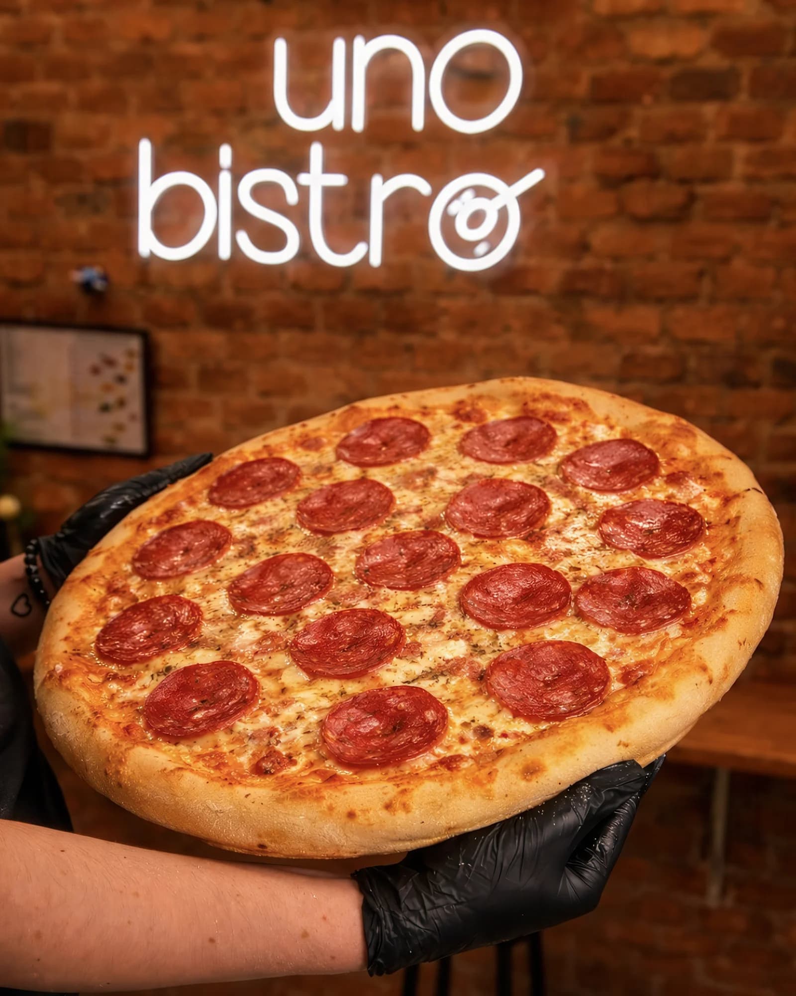 Pizza podle výběru z mnoha druhů a dvou velikostí a Kofola pro 1 či 2 osoby