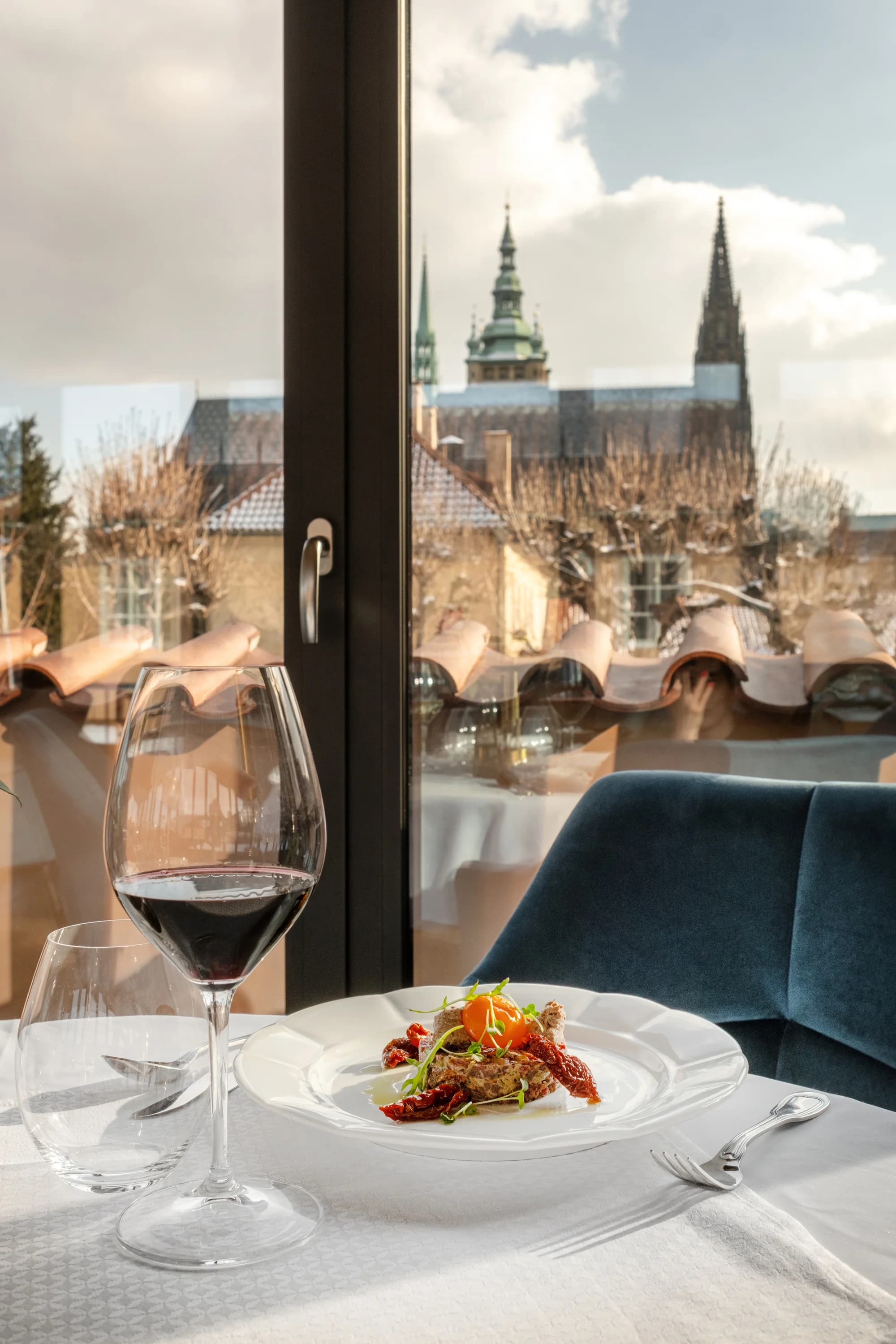 Otevřené vouchery do restaurace Lví Dvůr s výhledem do zahrad Pražského hradu