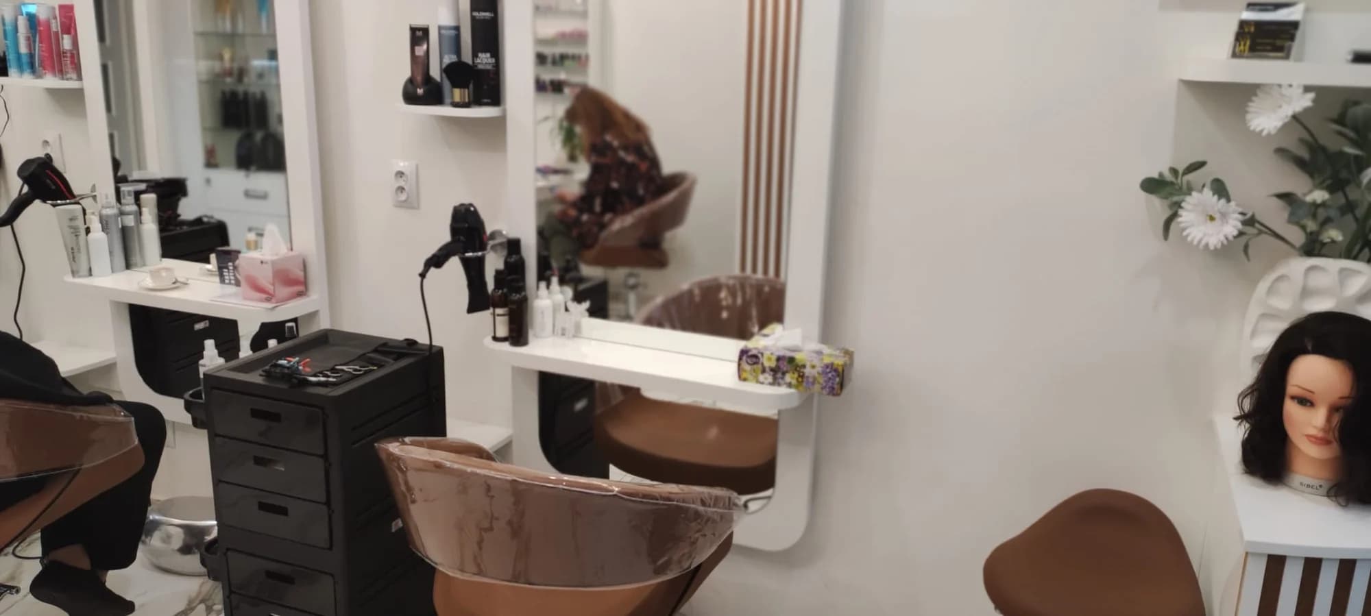 Dámský střih, melír, balayage i barvení přírodní barvou v salonu na Vinohradech