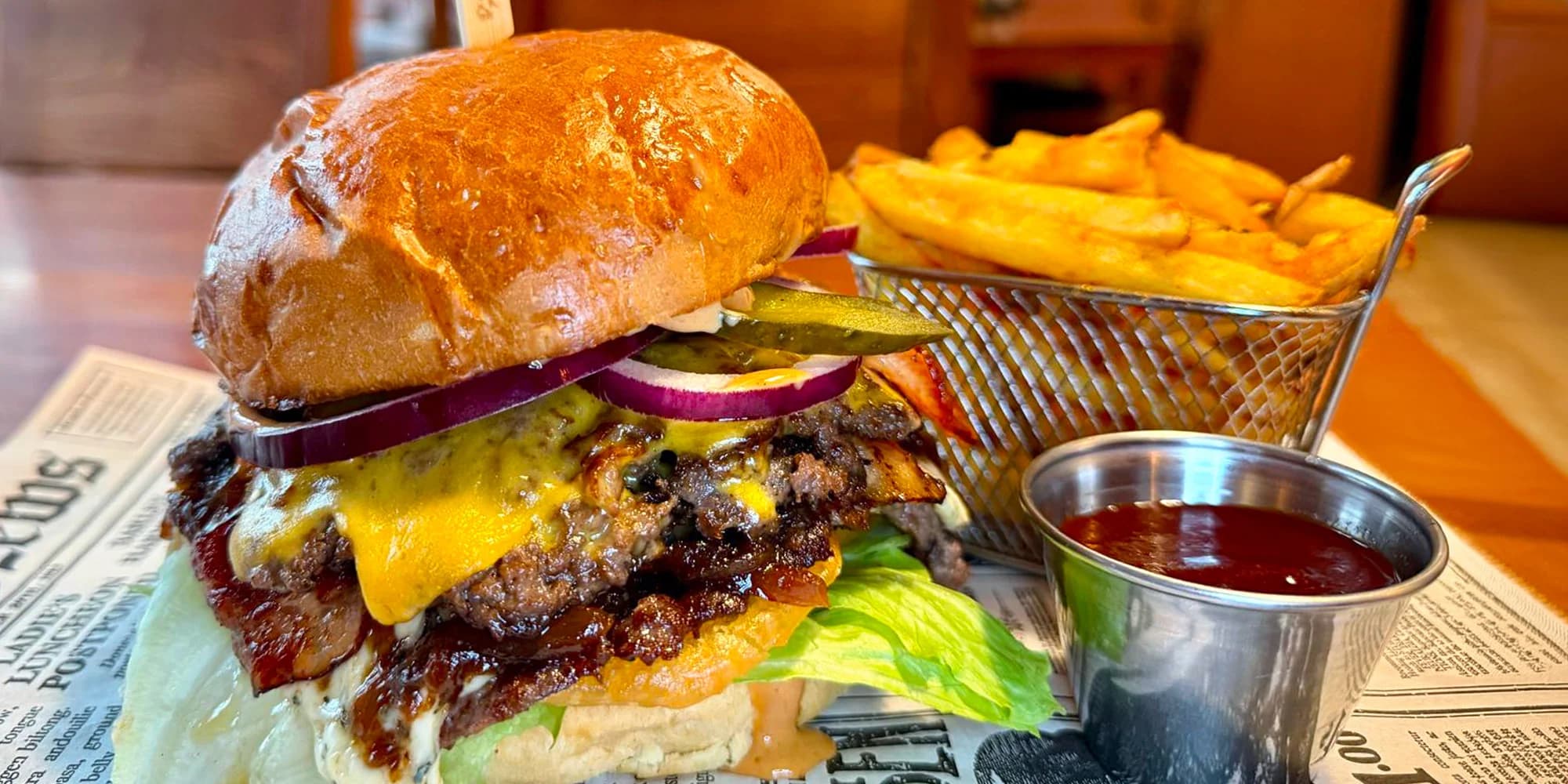 Chuťově nabitý Daniel's Supreme Burger pro 1 či 2 osoby, vč. hranolek a omáčky dle výběru