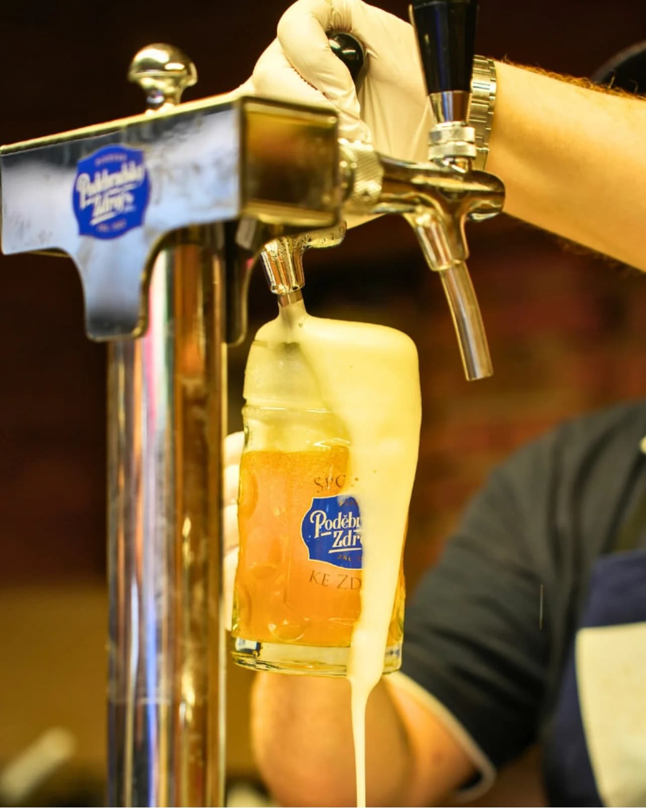Prohlídka Poděbradského pivovaru pro dva vč. degustace a dárku