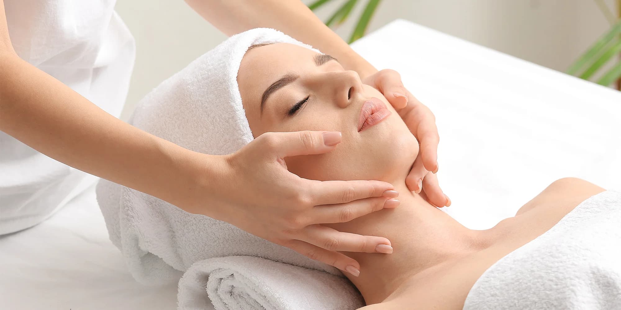 Přirozený lifting a hýčkání: pamper face masáž, relaxační i lymfatické procedury