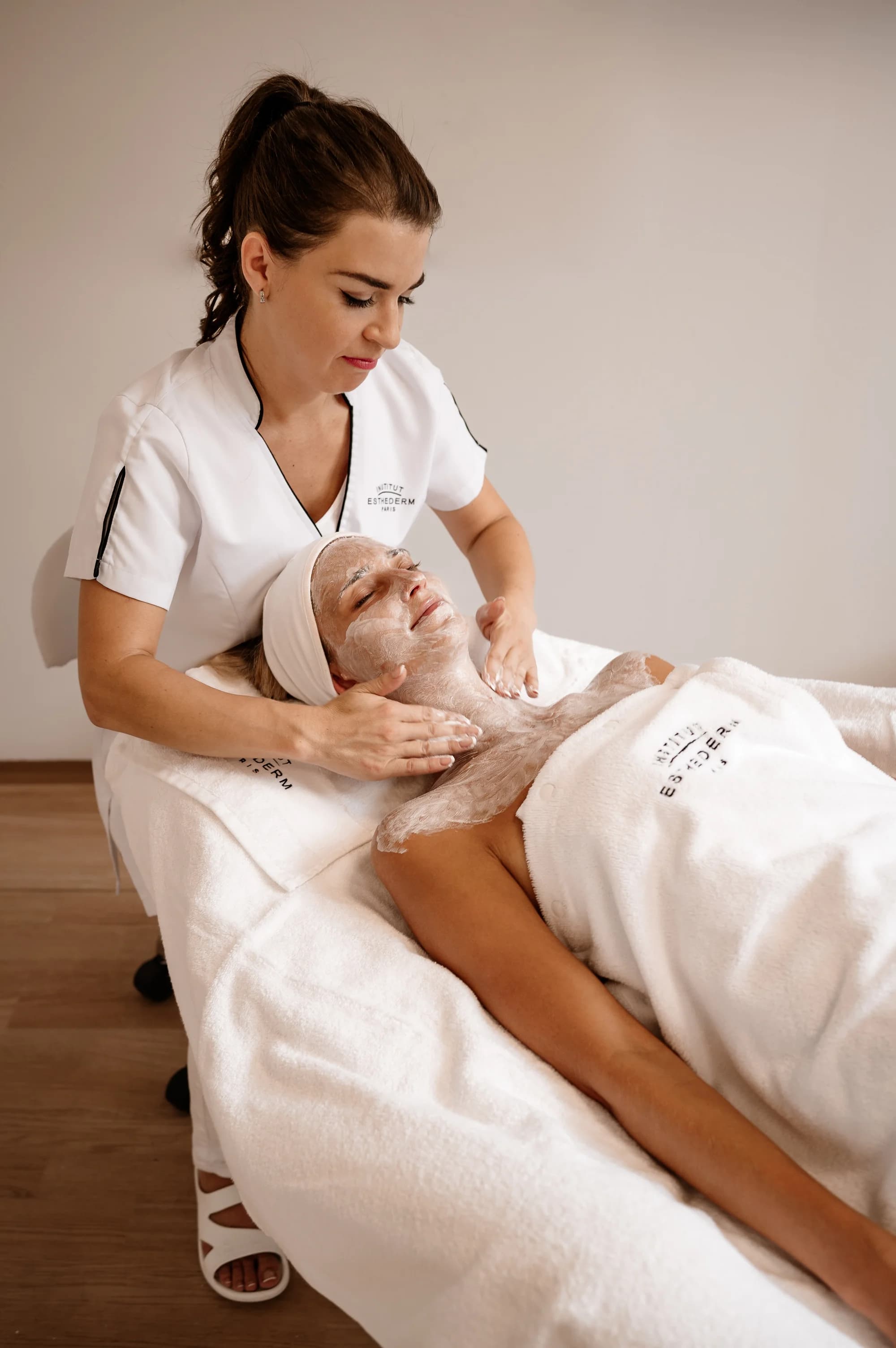 Základní kosmetické ošetření, laminace, barvení a úprava obočí i lash lifting