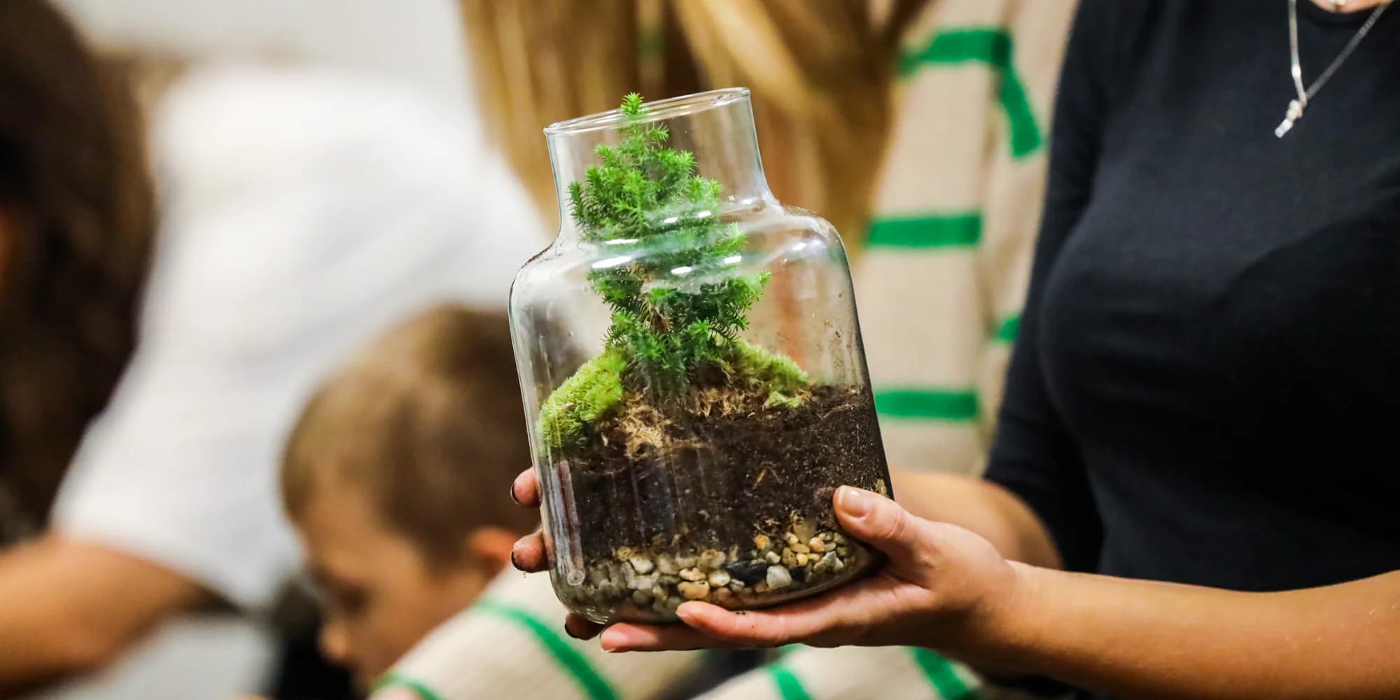 Gardners: kurz na výrobu vlastního florária pro 1 osobu, veškerý materiál i rostliny na místě, nápoj