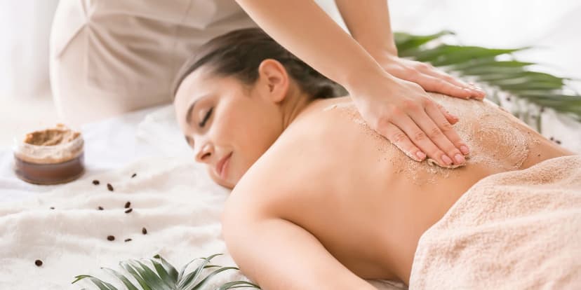 Královský 120minutový relax pro celé tělo: aroma holistická masáž a skořicový zábal