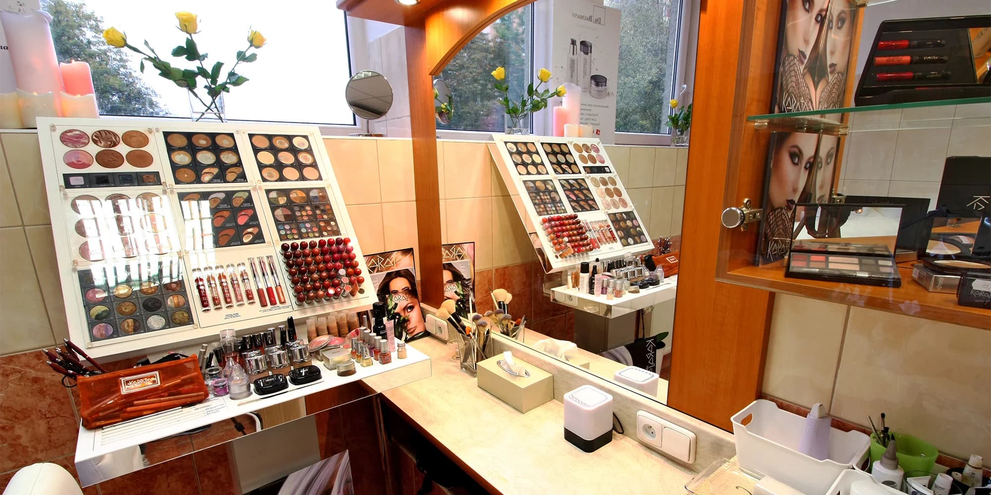 Proměna, s níž rozkvetete: make-up, sestřih, kosmetika i lehké občerstvení
