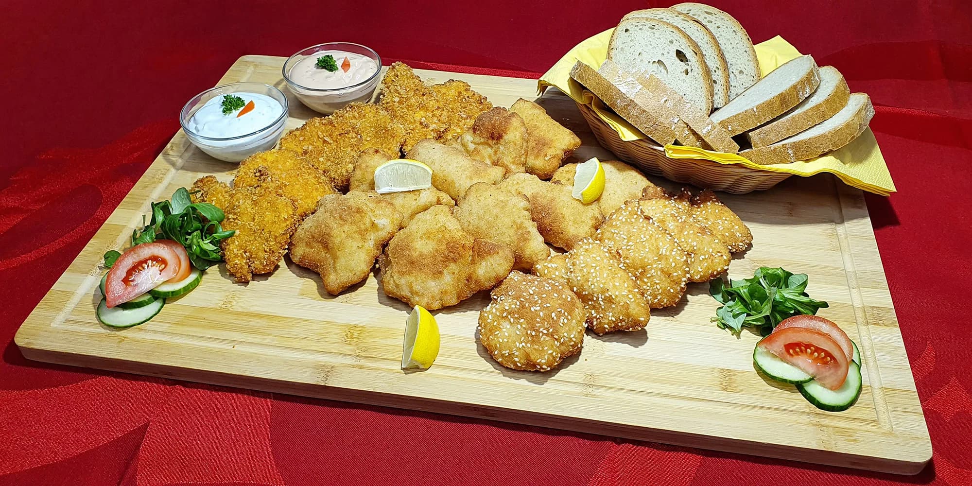 800 g vepřových a kuřecích řízků s dipem a chlebem i hodina bowlingu