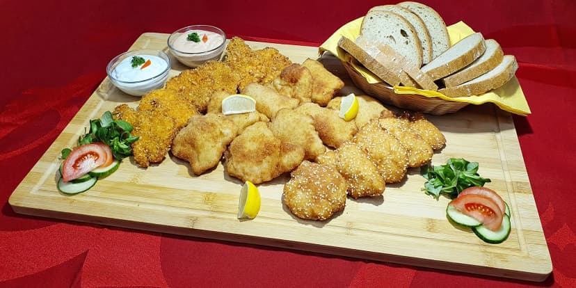 800 g vepřových a kuřecích řízků s dipem a chlebem i hodina bowlingu