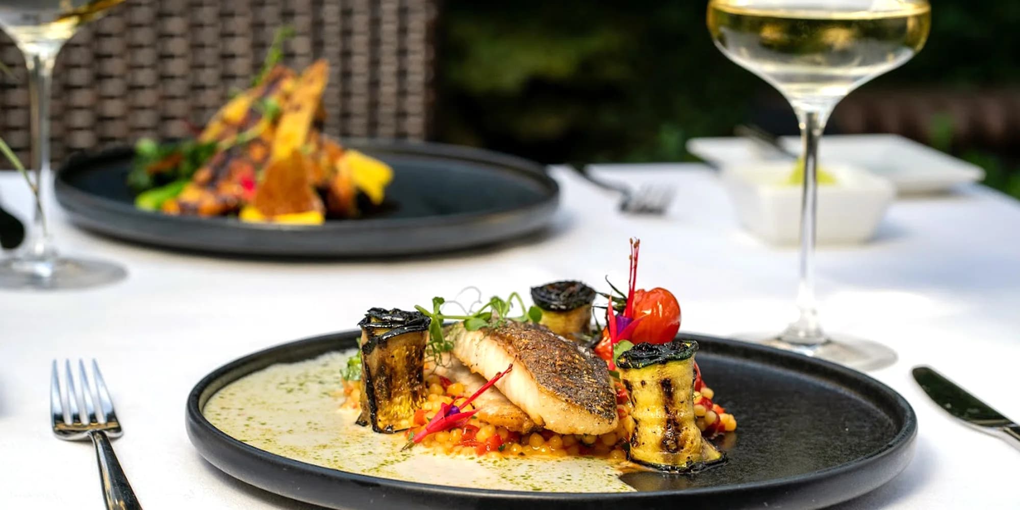 Pětichodové menu à la carte s lahví vína v oceňované The Grand Mark Prague pro 2 osoby