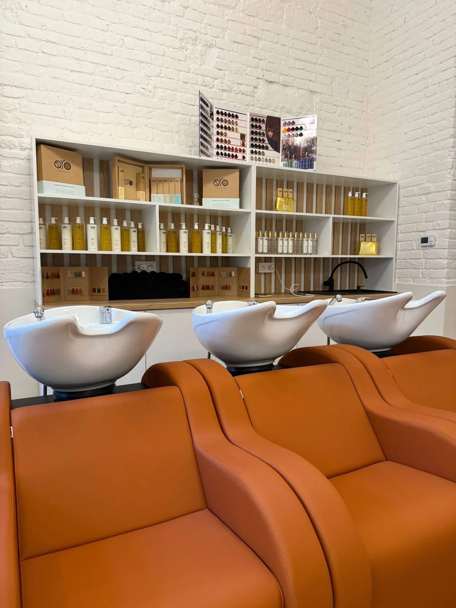 Dámské kadeřnické balíčky pro krátké i dlouhé vlasy: střih, barva i melír