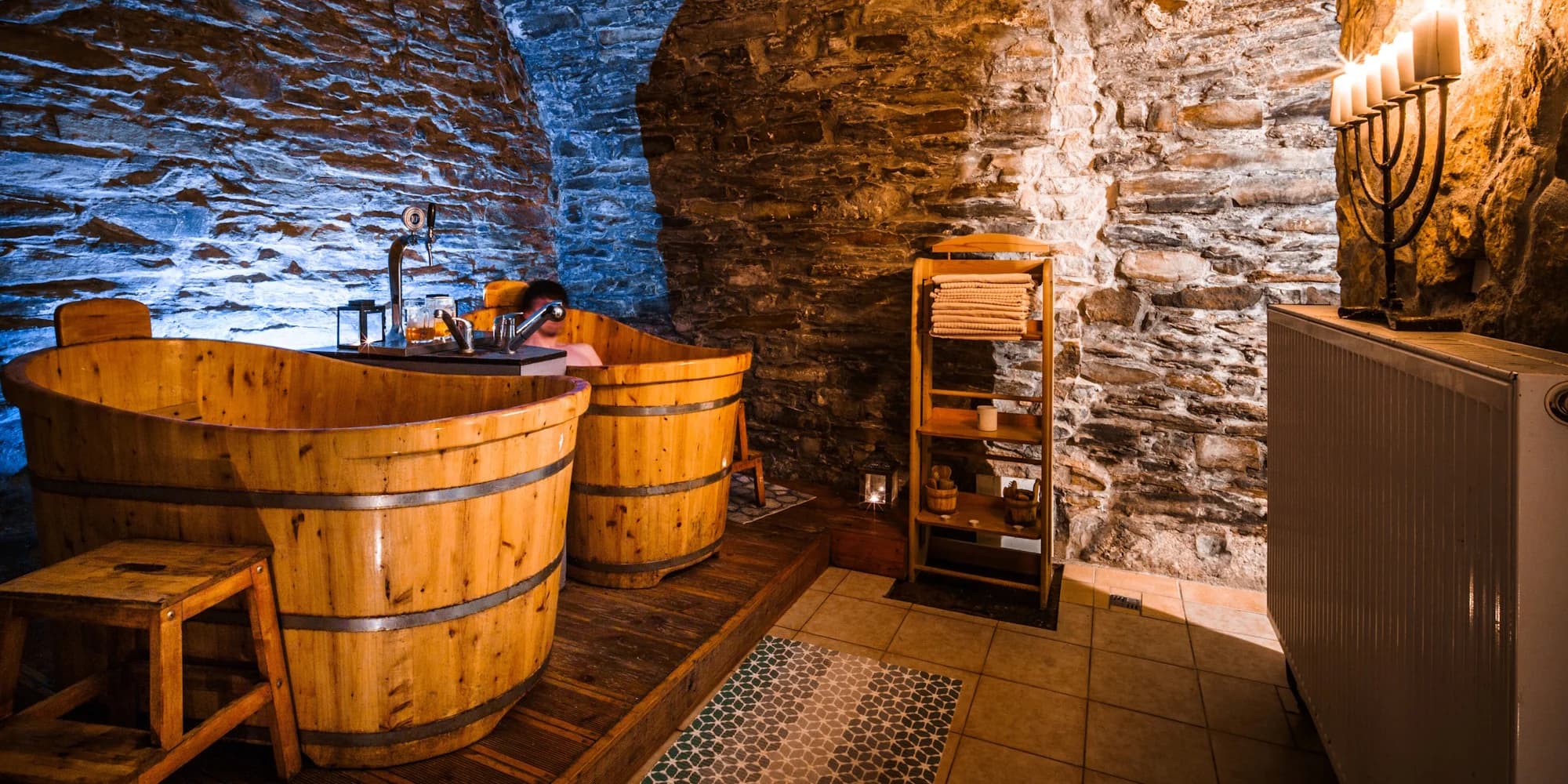 Privátní pivní wellness: koupel, neomezená konzumace piva i infrasauna