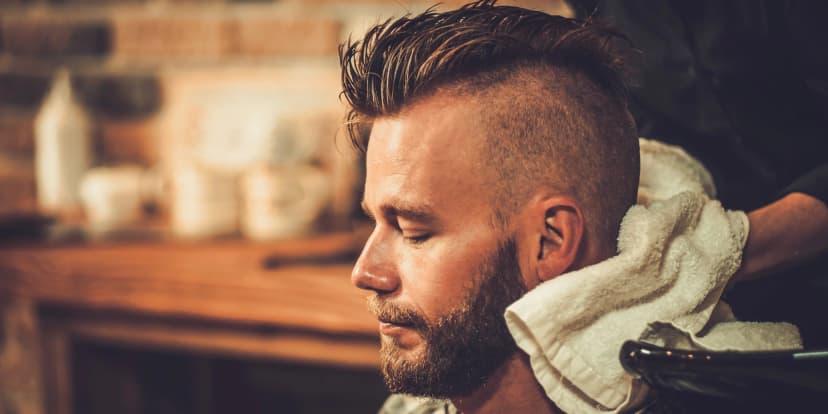 Kadeřnický balíček pro muže: masáž hlavy, klasický i skin fade střih a úprava vousů