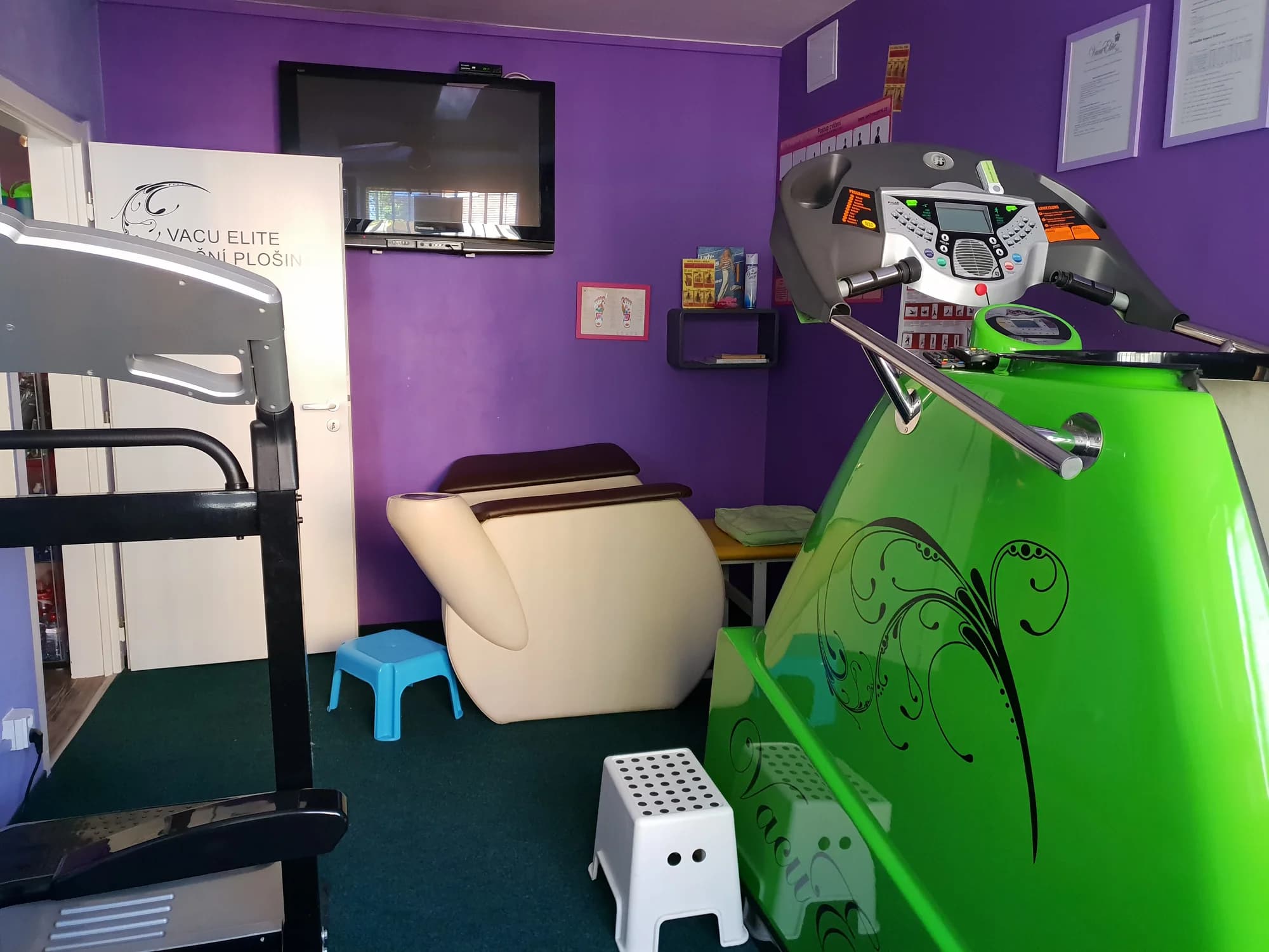 10 masáží nohou přístrojovou lymfodrenáží na 60 minut