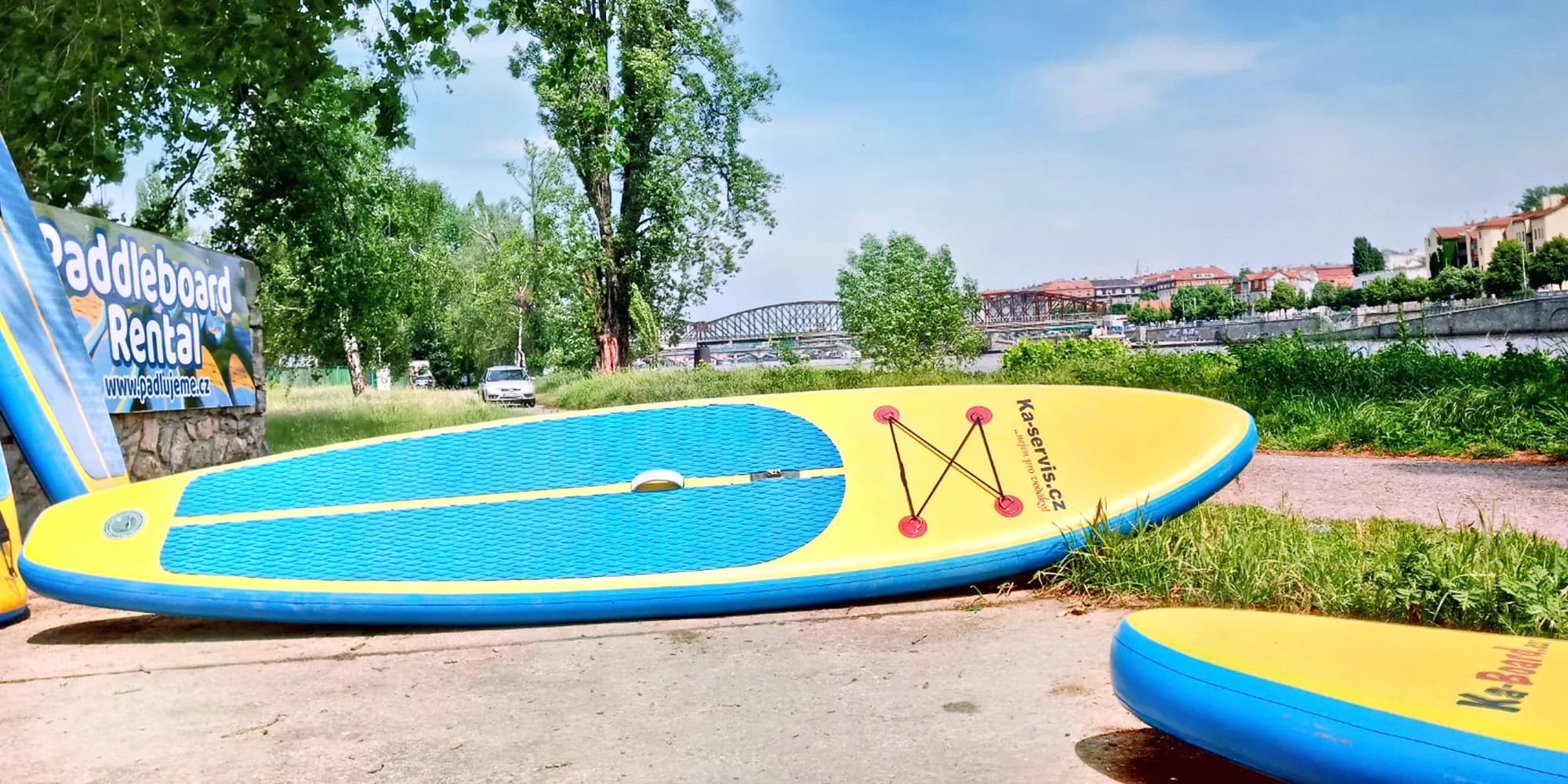 Vyrazte na vodu: zapůjčení paddleboardu na 60 min. pro 1 osobu