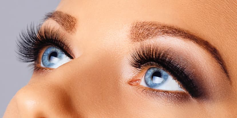 Krásné obočí a řasy: laminace, barvení a Keratin Base i prodloužení či zahuštění na míru