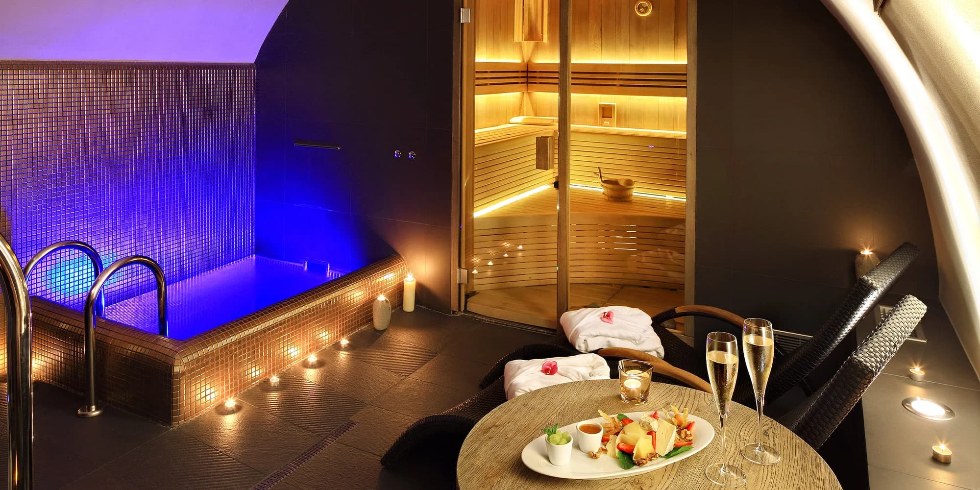 Dokonalé uvolnění v soukromí: privátní sauna či vířivka i 6chodové menu pro dva