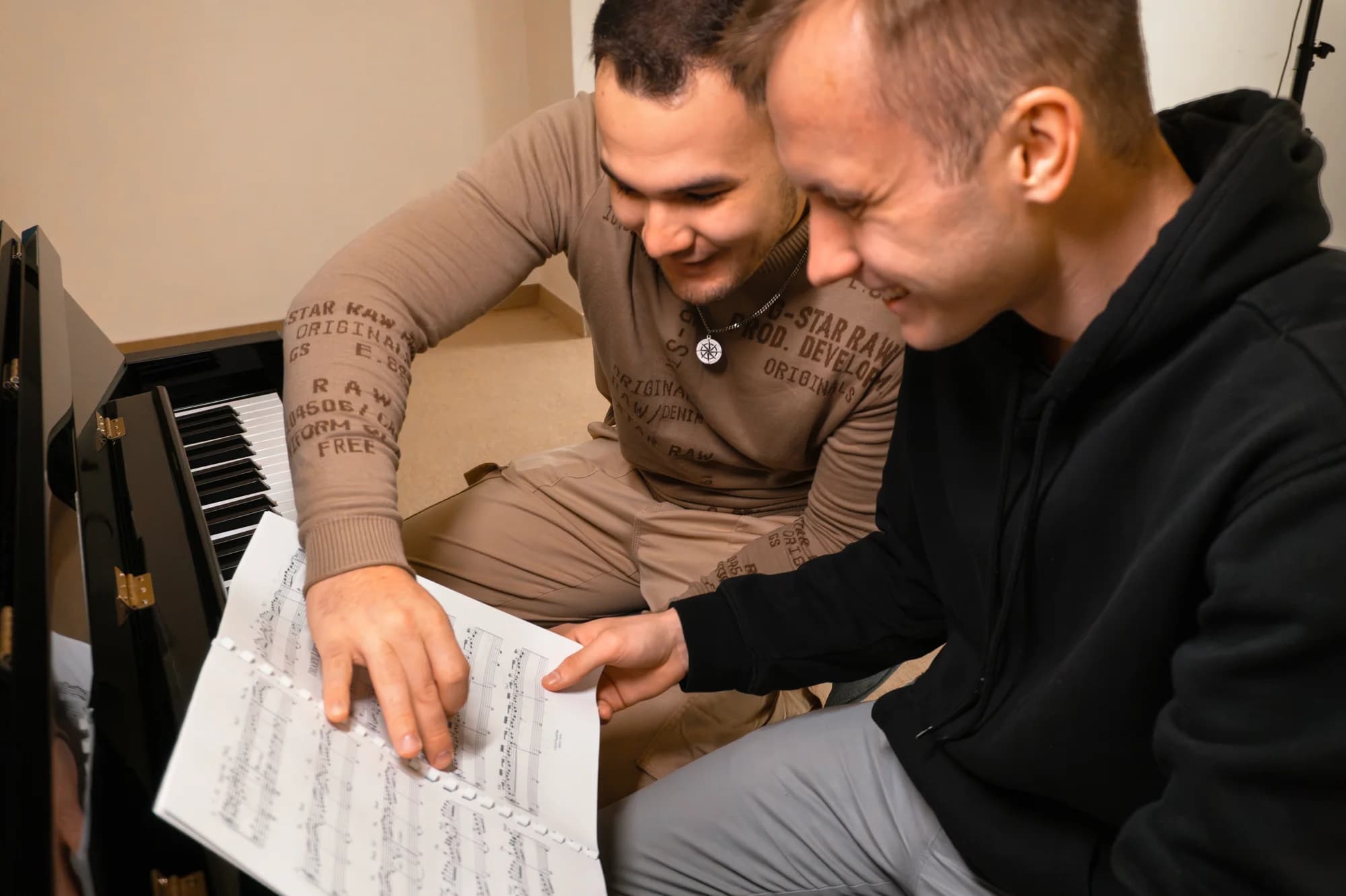 2-5 soukromých lekcí zpěvu nebo hry na hudební nástroj dle výběru