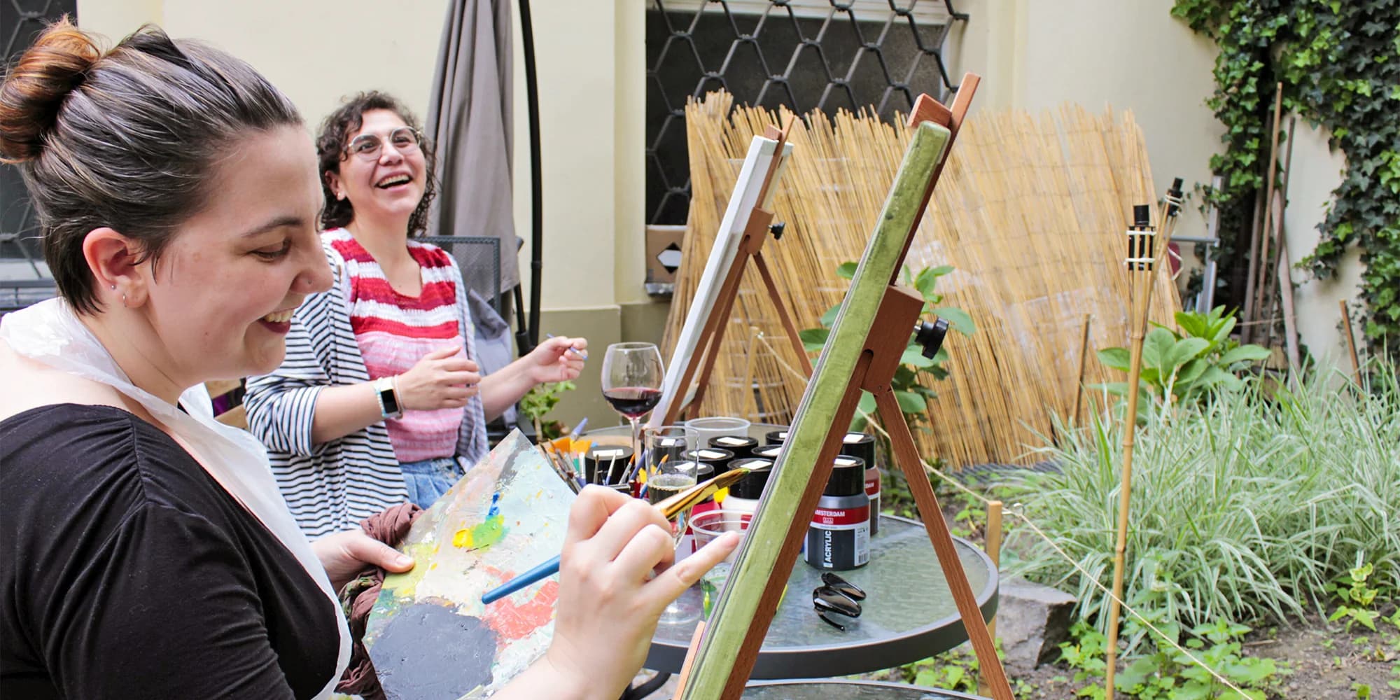 4hodinový odpolední workshop malování s profesionální kolumbijskou malířkou pro 1 i 2 osoby