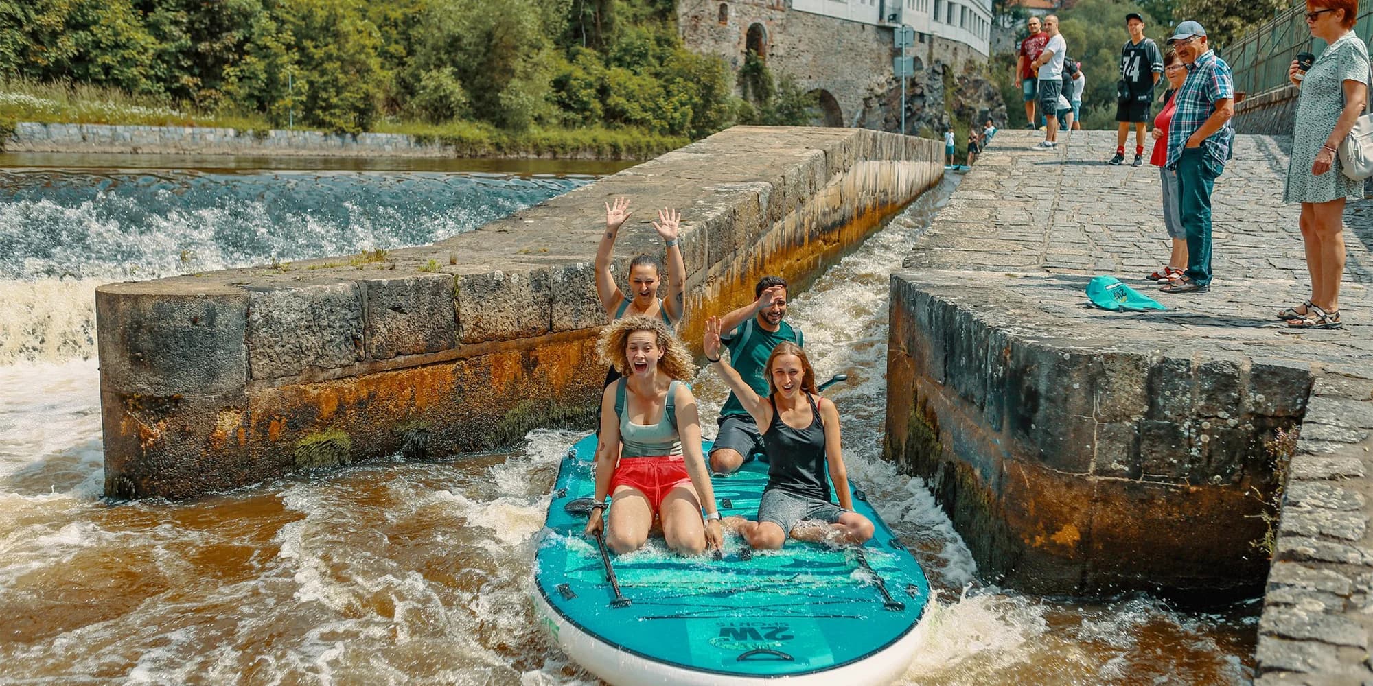 Plavba z Českého Krumlova do Zlaté Koruny na paddleboardu, raftu i kanoi až pro 6 osob