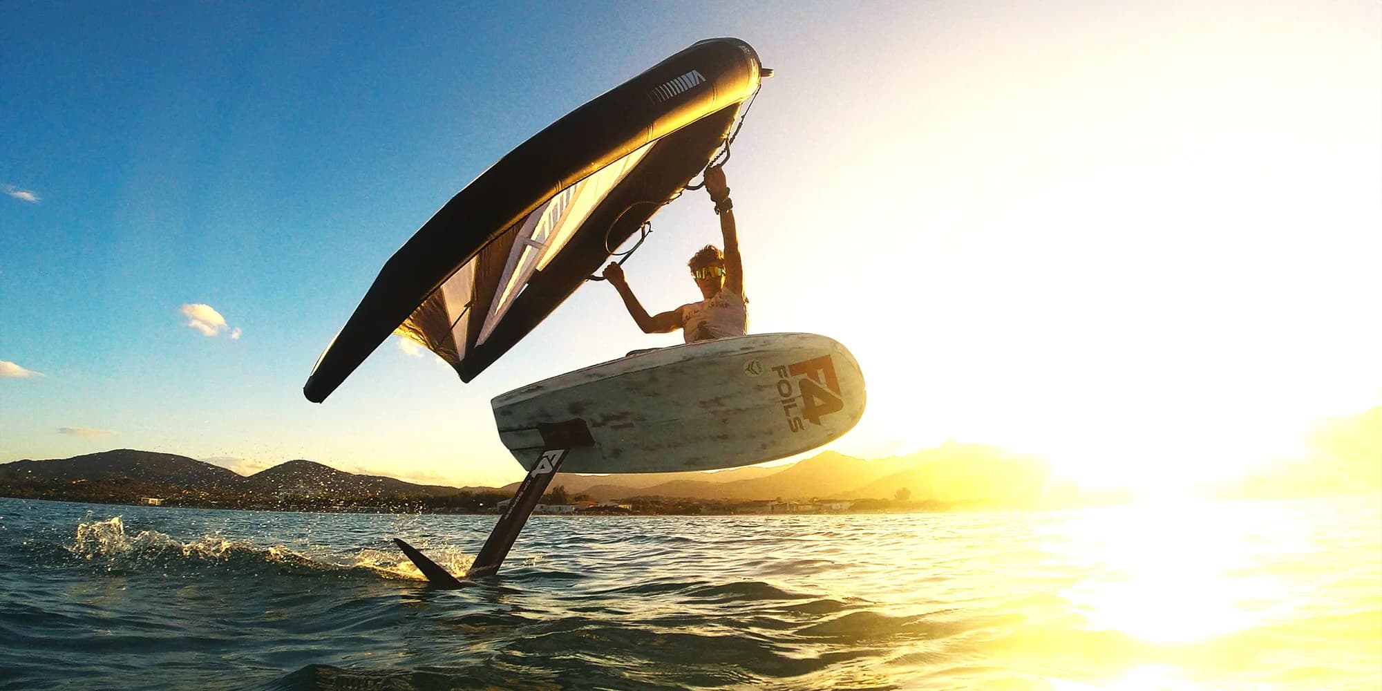 Vyzkoušejte wing-surfing: Hodinový kurz vč. zapůjčení vybavení pro 1 či 2 osoby