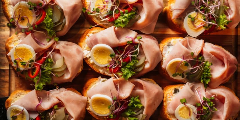 Za dobrotou: 8 chlebíčků dle výběru z bistra U Býka v Hybernské