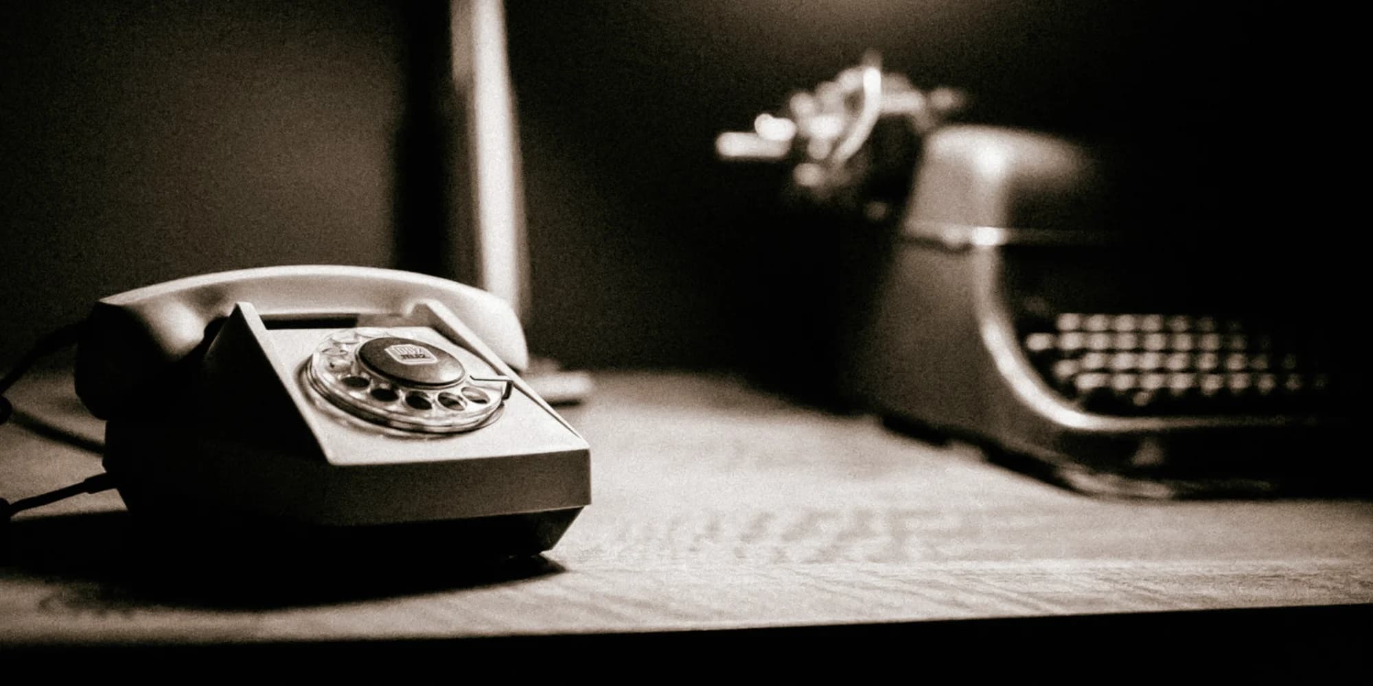 Úniková hra na motivy stanfordského vězeňského experimentu pro 3–5 hráčů