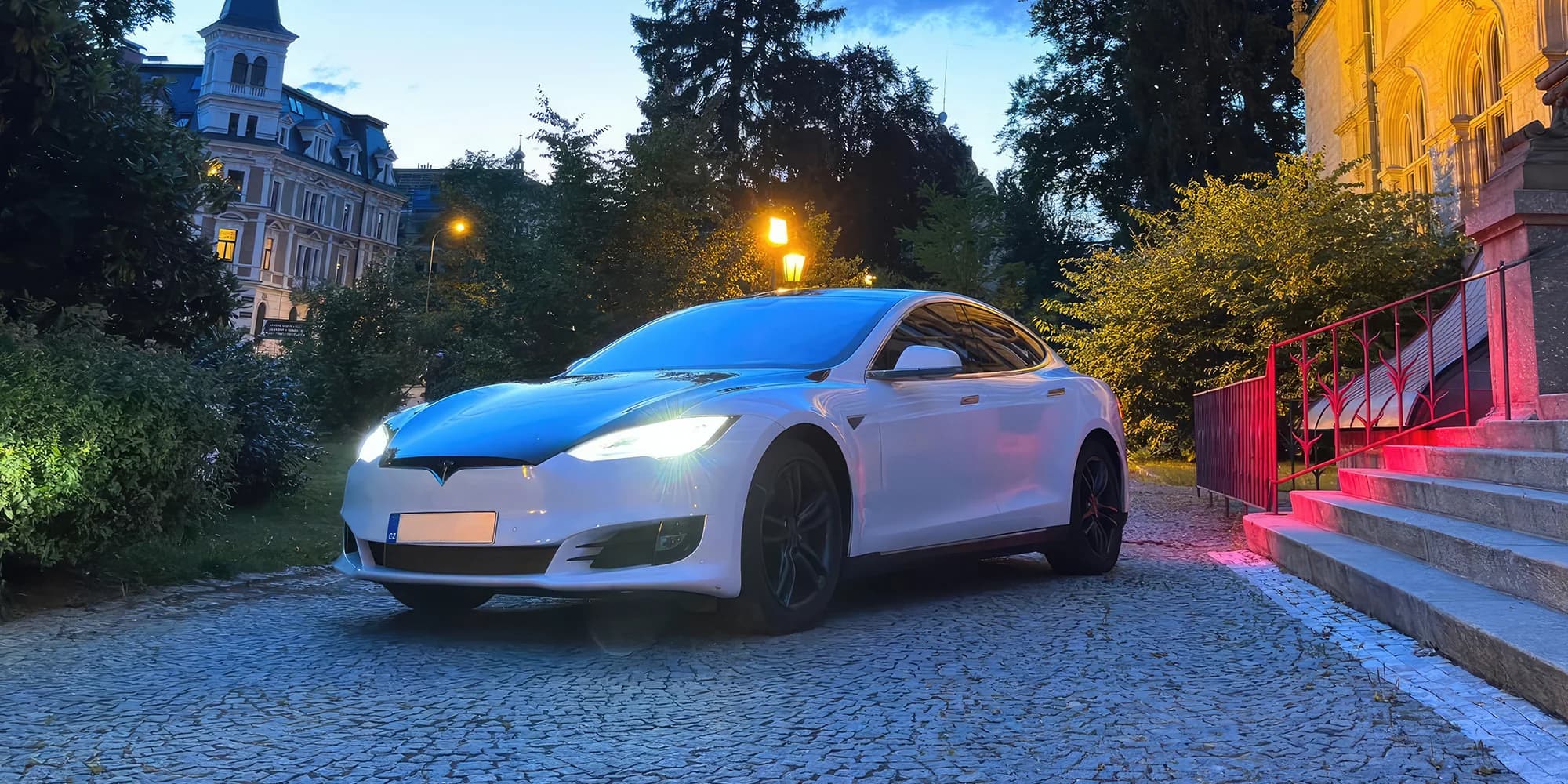 Zrychlení z 0 na 100 km/h za 4 s: spolujízda nebo řízení žihadla Tesla S