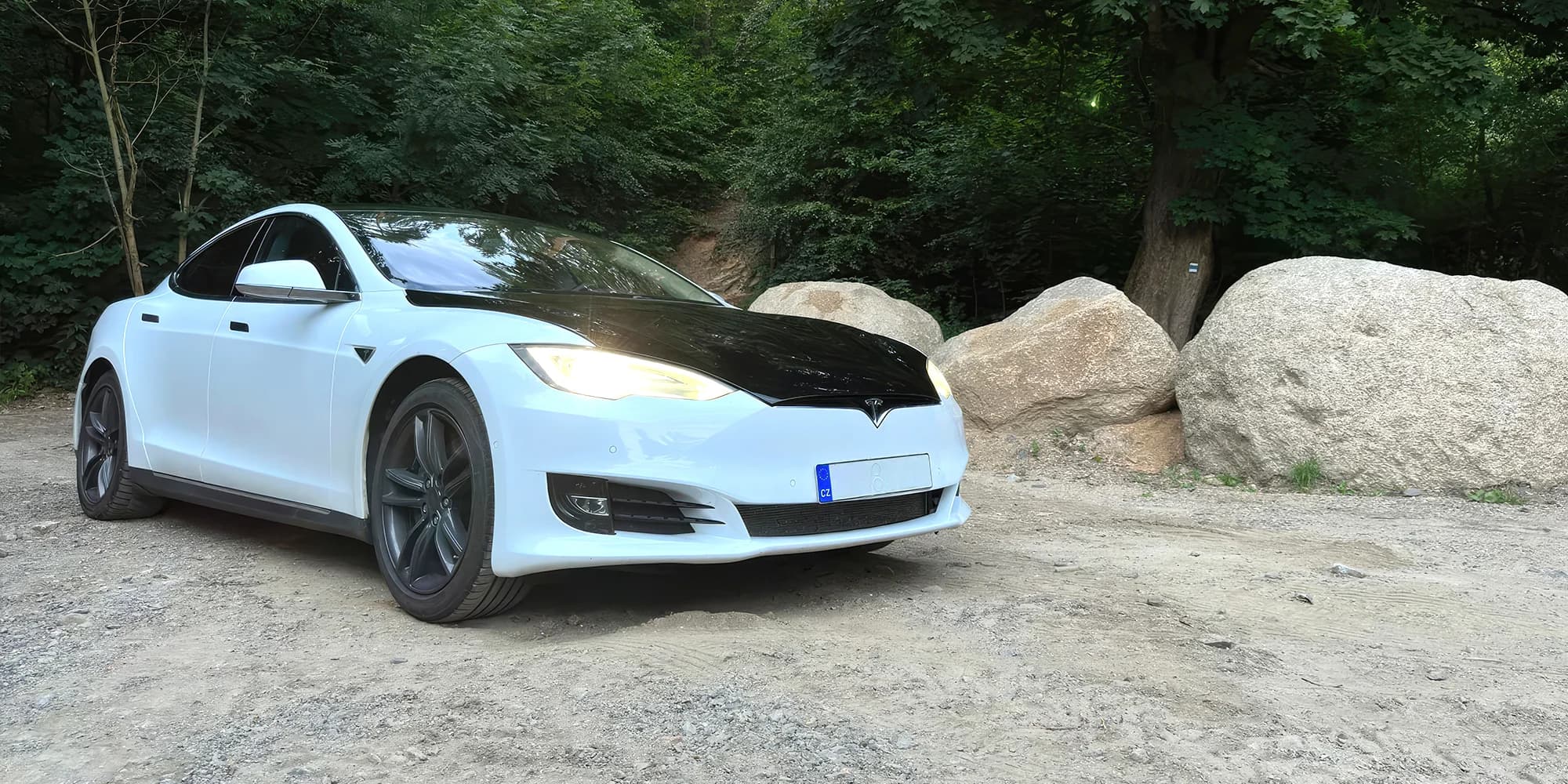 Zrychlení z 0 na 100 km/h za 4 s: spolujízda nebo řízení žihadla Tesla S