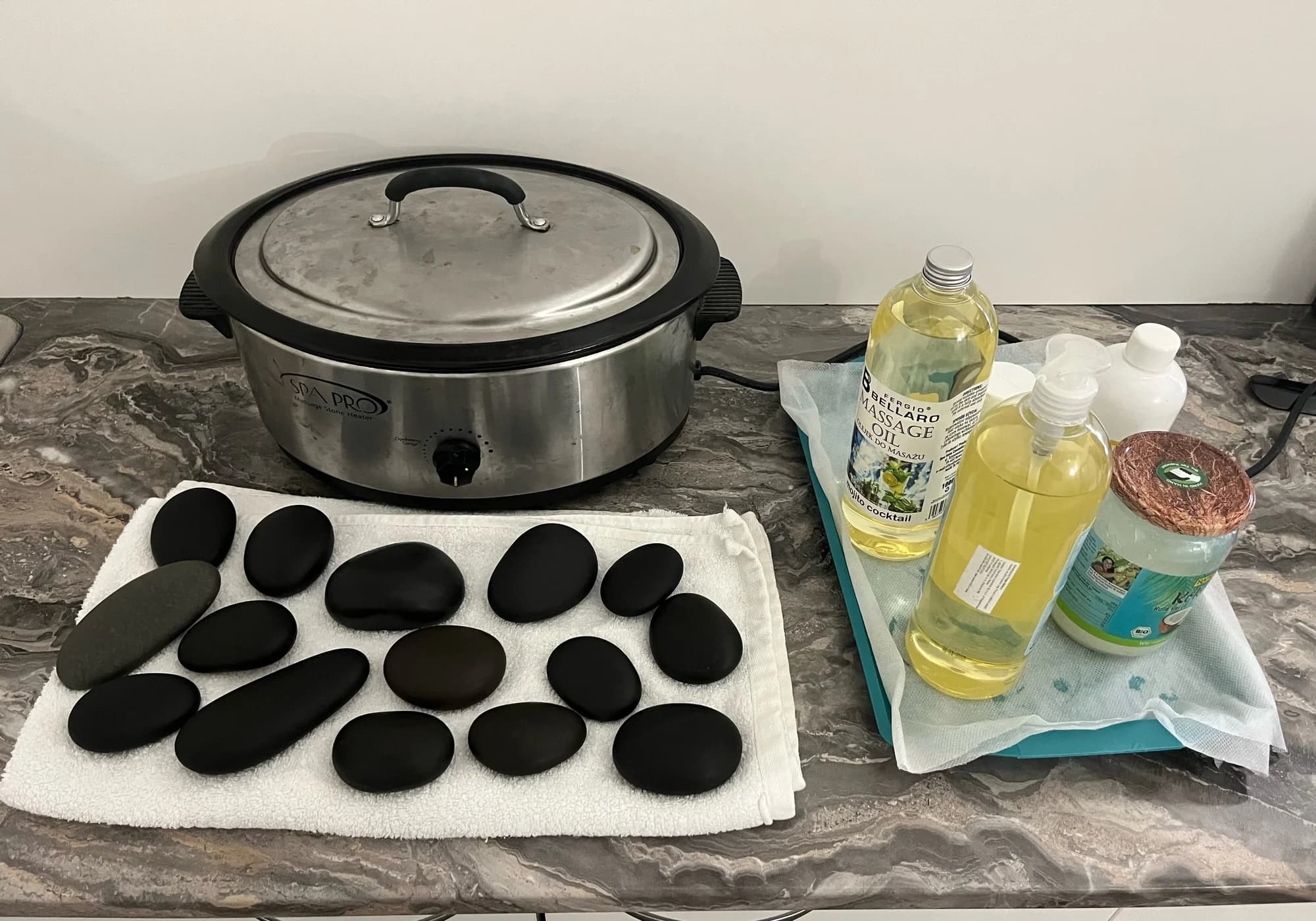 Masáže od nevidomých masérů: hlava, záda, lymfodrenáž, tejpování i lávové kameny