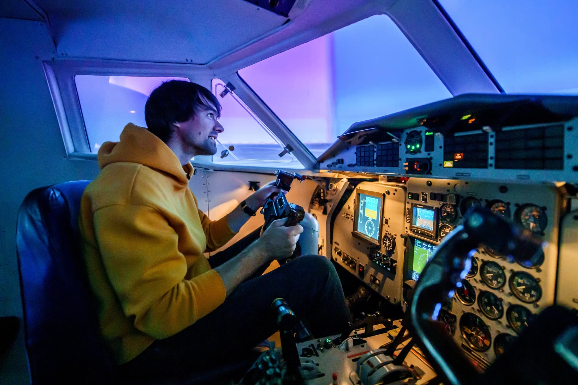 Simulátor letounu L410: 20-60 minut pilotování pro jednoho i romantický let pro dva