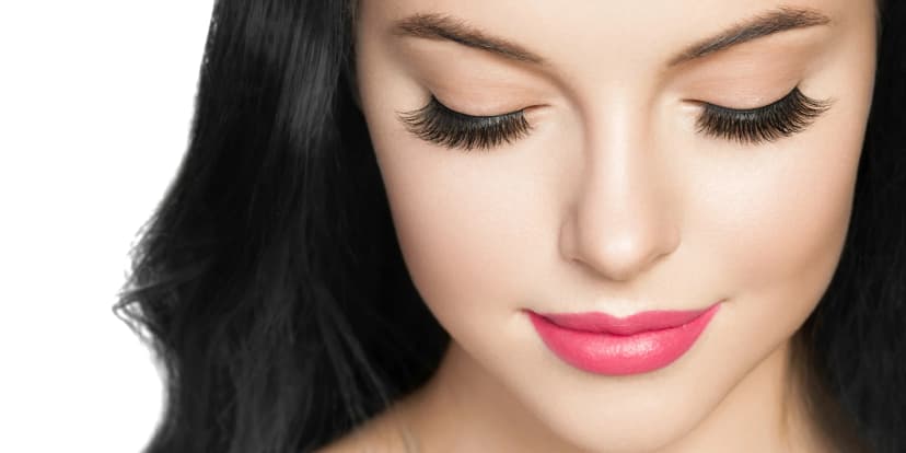 Laminace řas nebo prodloužení metodou řasa na řasu nebo 2 až 6D a volume