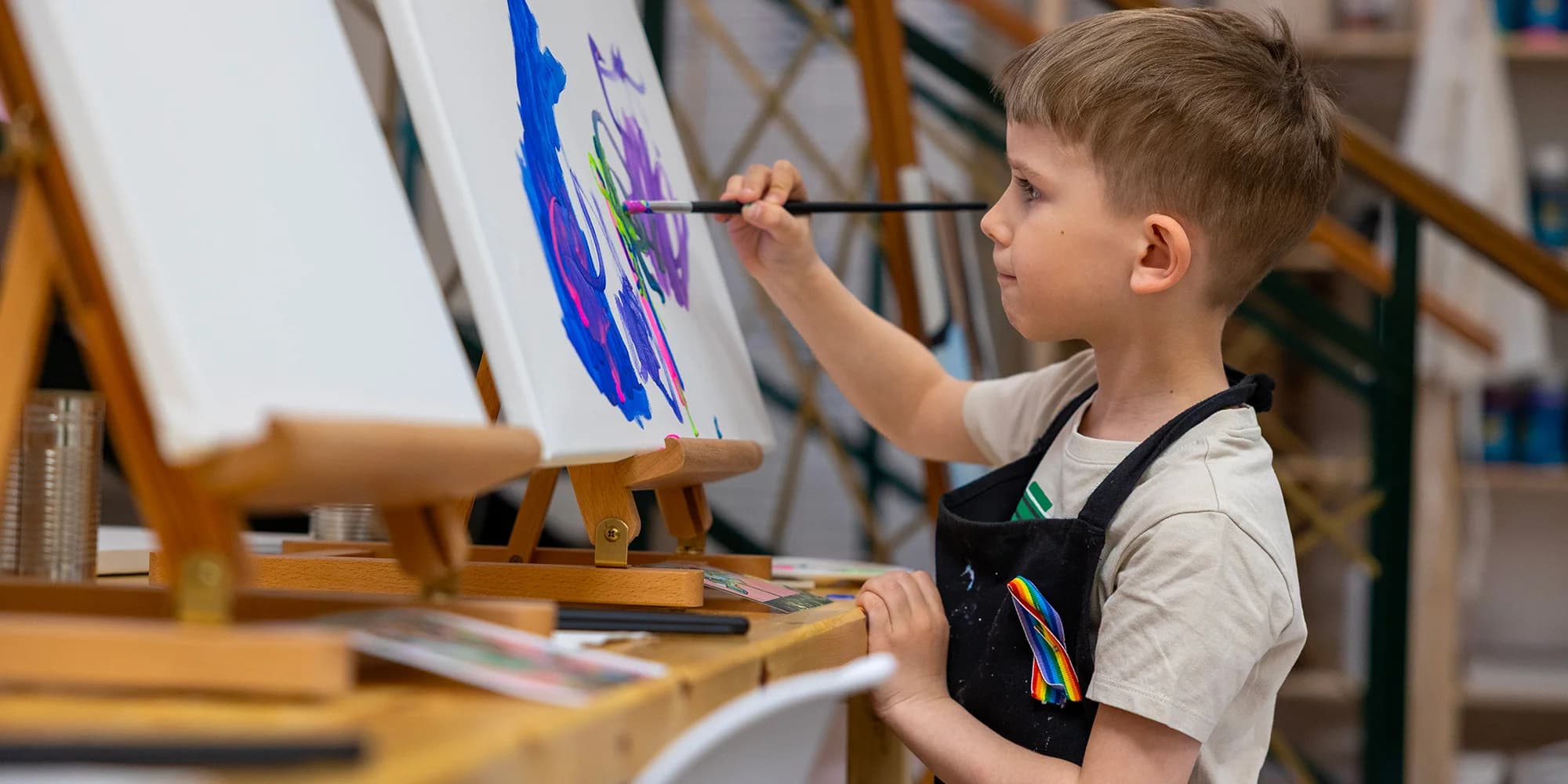 Pojďte tvořit: jakýkoli výtvarný kurz pořádaný v ateliéru s kavárnou u nám. Jiřího z Poděbrad