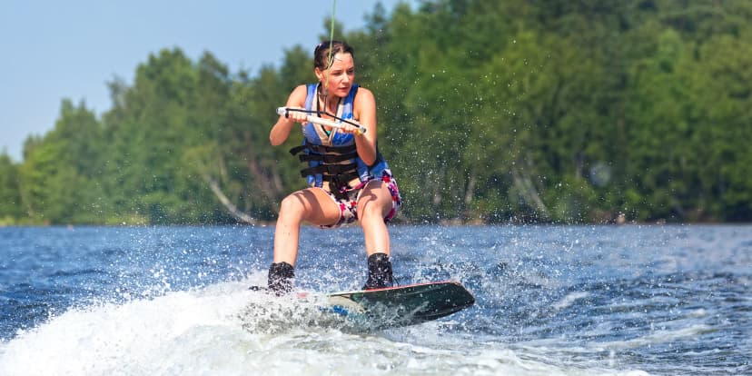 60–180 minut jízdy po vodní hladině: wakeboard pro 2 osoby s dozorem instruktora