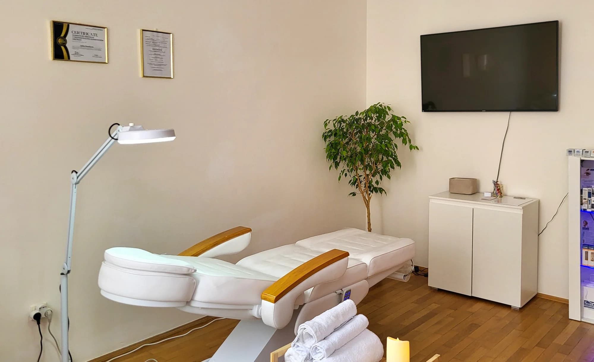 Mikrojehličkování nebo karbonový peeling pro omlazení a obnovu pleti