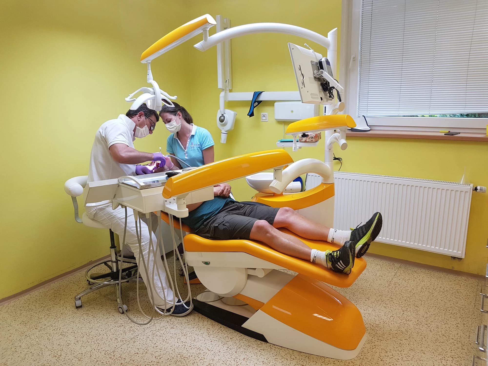 Profi zubní péče: vysoce kvalitní implantát a případně i nasazení korunky nebo můstku