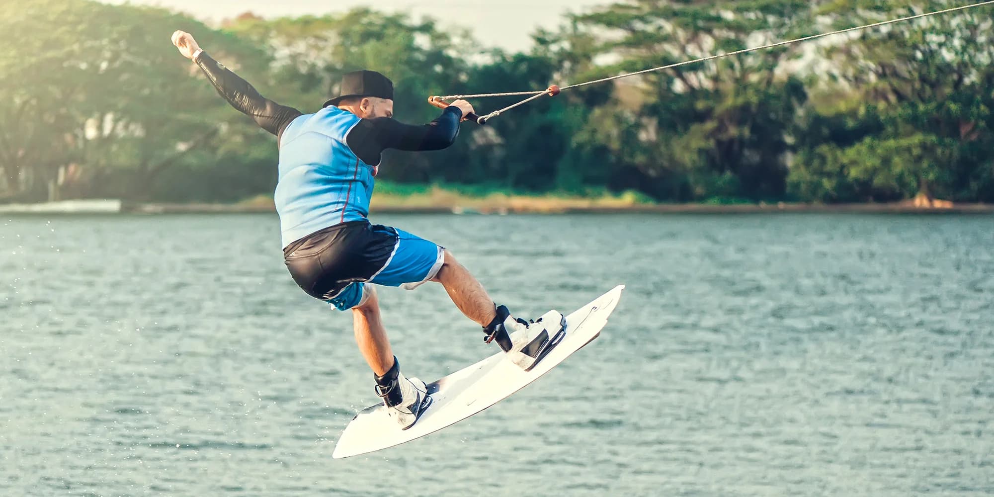 Parádní jízda po vodní hladině: wakeboarding až na 1 hodinu s možností trenéra pro 1–4 osoby