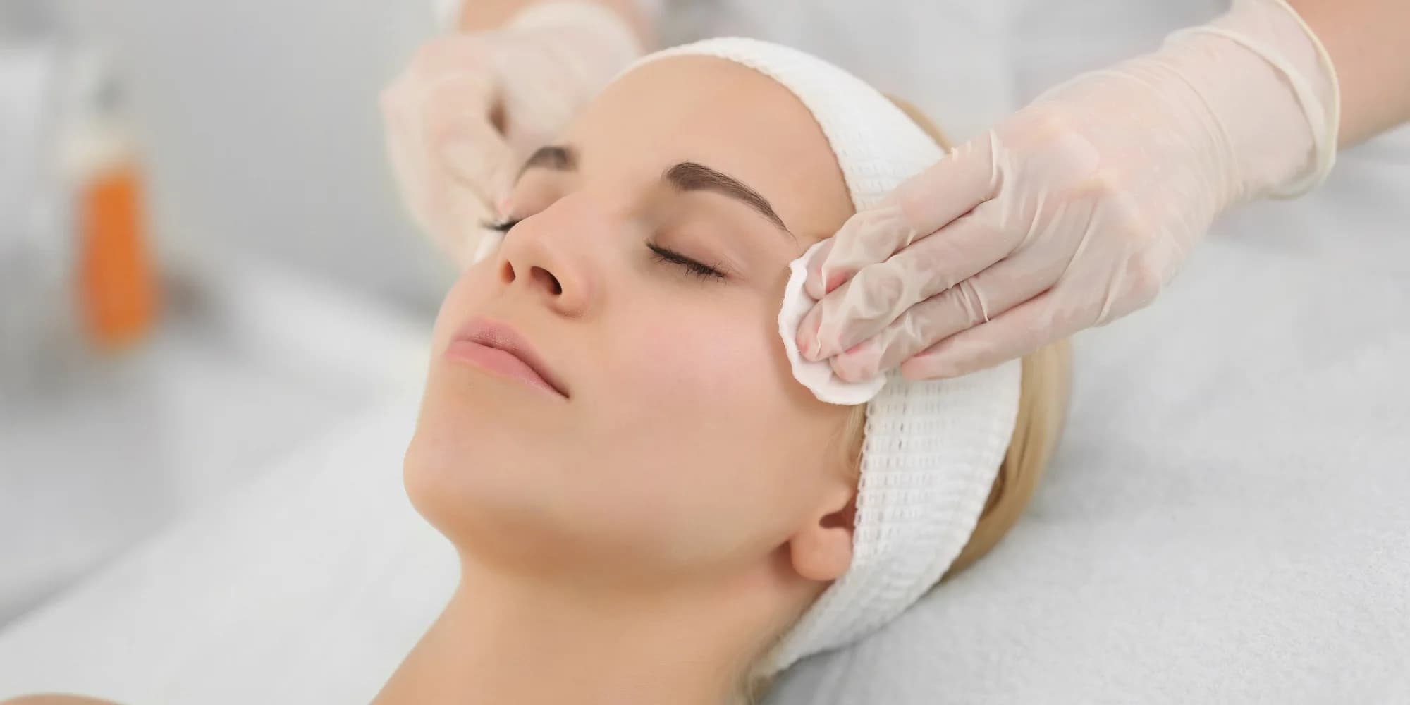 Chemický peeling: silná regenerace, depigmentace i léčba akné