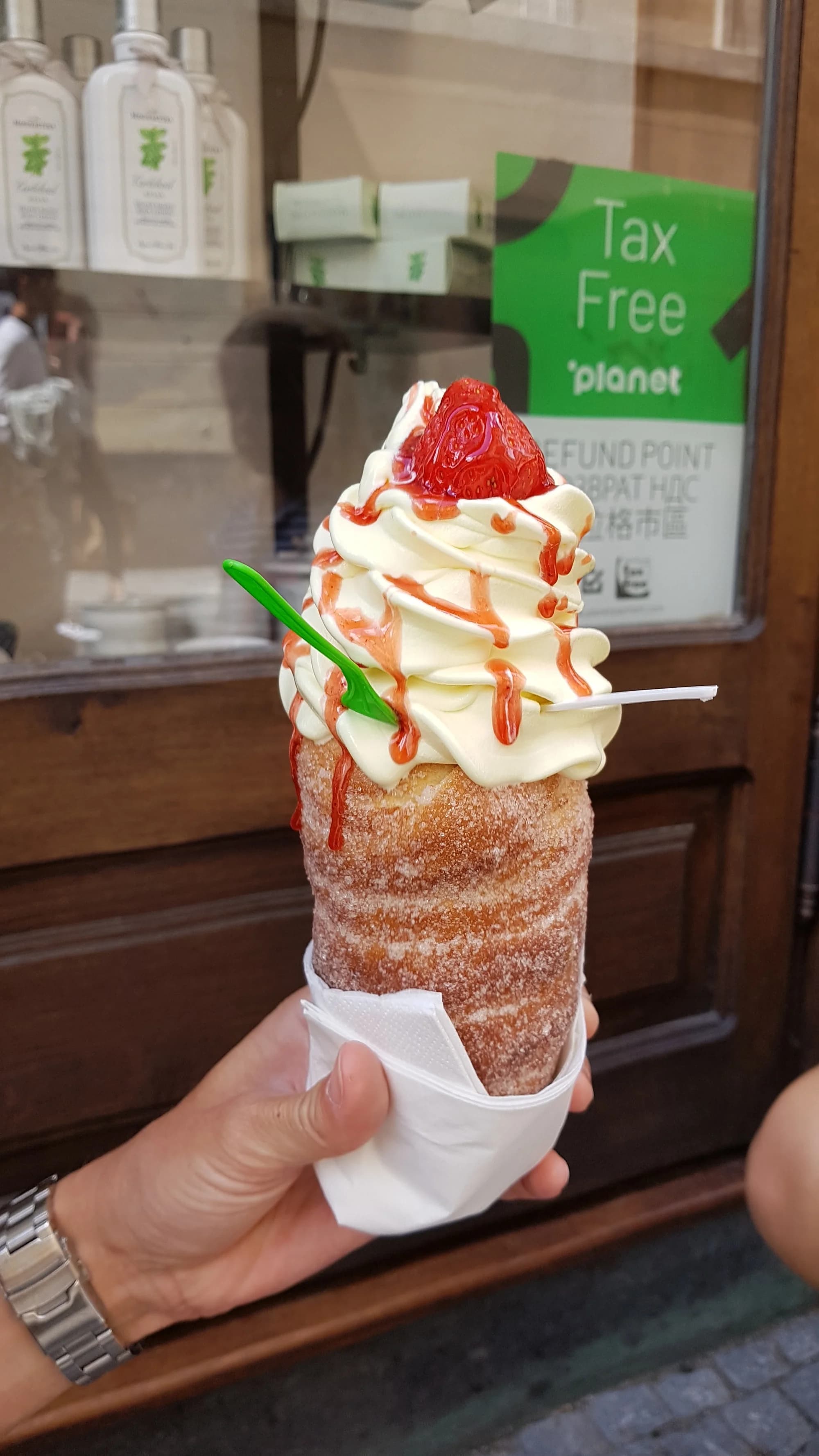 Voňavá pochoutka v centru Prahy: sladký trdelník i káva pro jednoho či pár