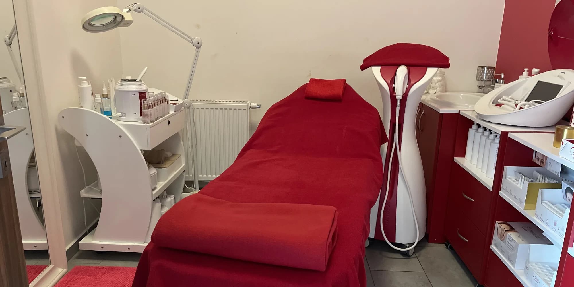 Kosmetická péče o tělo i obličej: peeling, masáž, zeštíhlující i anti-age procedura